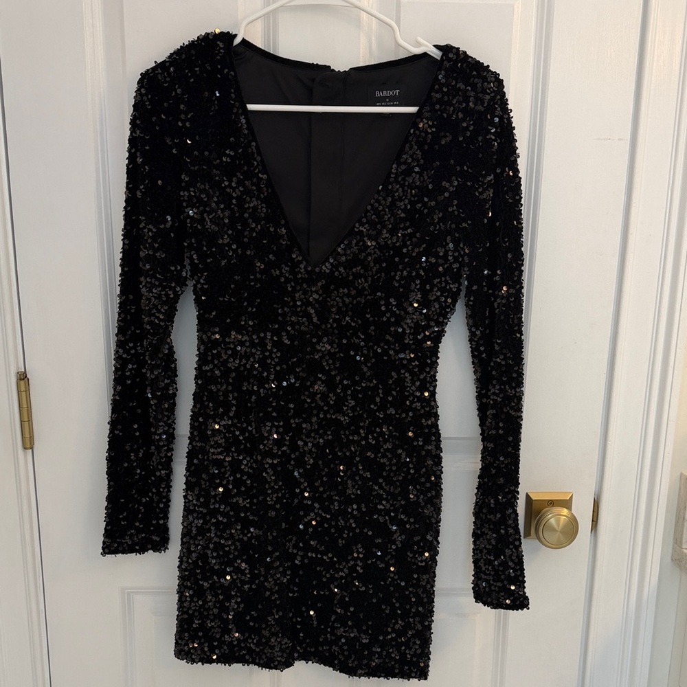 Bardot Elegant Black Sequin Long Sleeve Dress